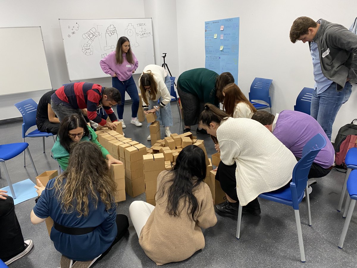 🤗 Nuestros estudiantes de #Máster han tenido una nueva sesión del programa Líderes para el Mundo. 
Para reflexionar sobre los valores de la Universidad, trabajar la comunicación, promover la empatía y el compromiso en el trabajo en equipo y favorecer la creatividad 🔝