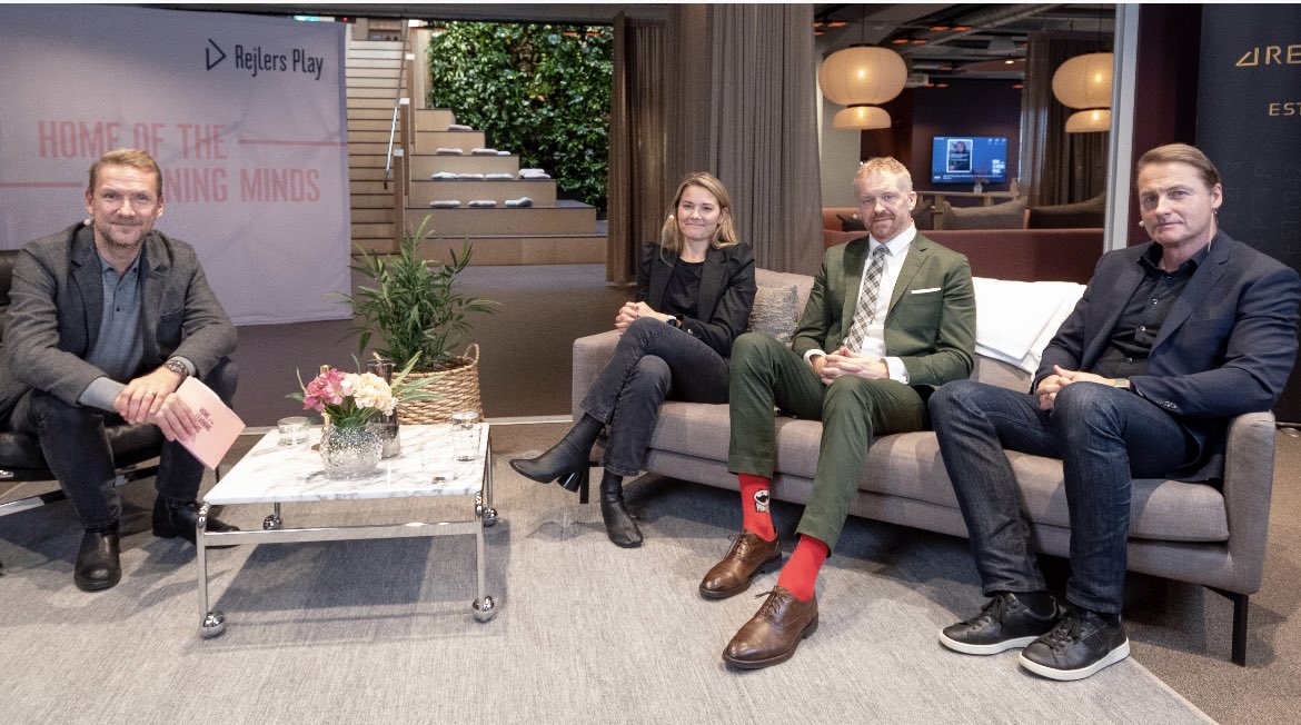 Visste du att det finns drygt 53 000 mil elnät i Sverige?
Men våra lokala elnät är inte byggda för energiomställningen med laddstolpar och solceller utan måste bli smartare . Men hur ska det gå till? Lyssna på Rejlers Talks med <a href="/EllevioAB/">Ellevio</a> 
Länk
youtu.be/AcjLhPjV64M