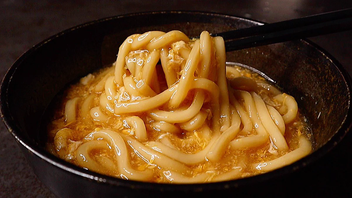 材料費40円！？卵とうどんだけで作る『限界玉子うどん』