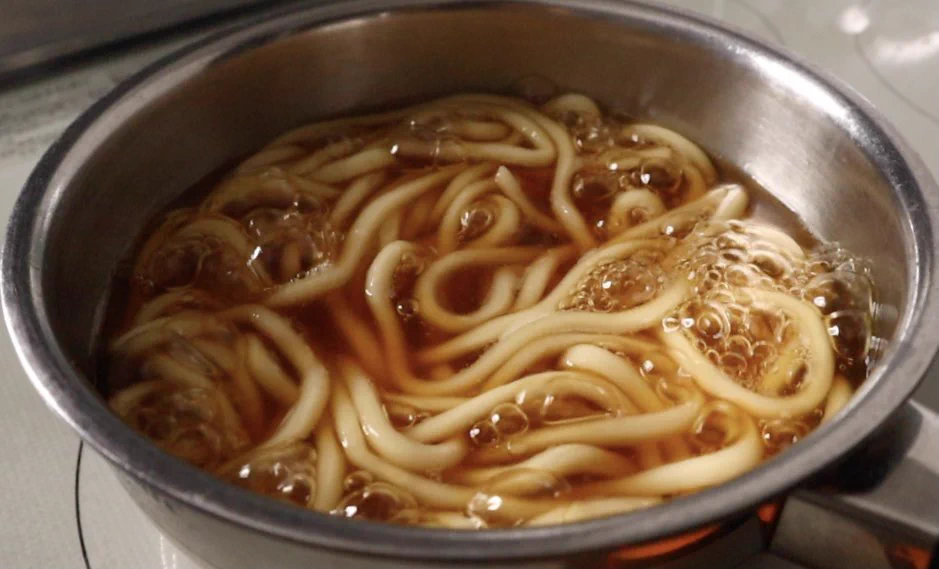 材料費40円！？卵とうどんだけで作る『限界玉子うどん』