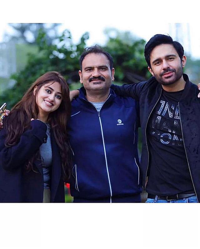 PulseOfPak's tweet photo. What do you think is cooking between #sajalaly #sanasaeed #hamzafirdous #rehansheikh #wahajali ? 👀 Reports say that a international web series is under production directed by the award winning #kashifnisar https://t.co/QGq4SsjFcL