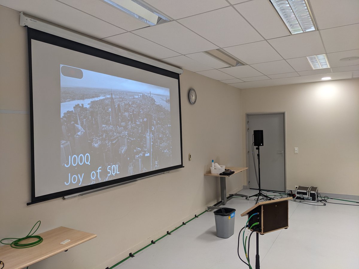 davinkevin's tweet photo. Merci d'être venu si nombreux pour cette présentation @JavaOOQ, #SQL et @PostgreSQL au @DevfestSXB ❤️ 

Les slides sont déjà en ligne https://t.co/pOEtvEOTe5 🚀

Tant de retours positifs et d'amoureux du #SQL, c'est juste 🤩

#JOOQForever #ILoveSQL https://t.co/uy6qrR3Yjn