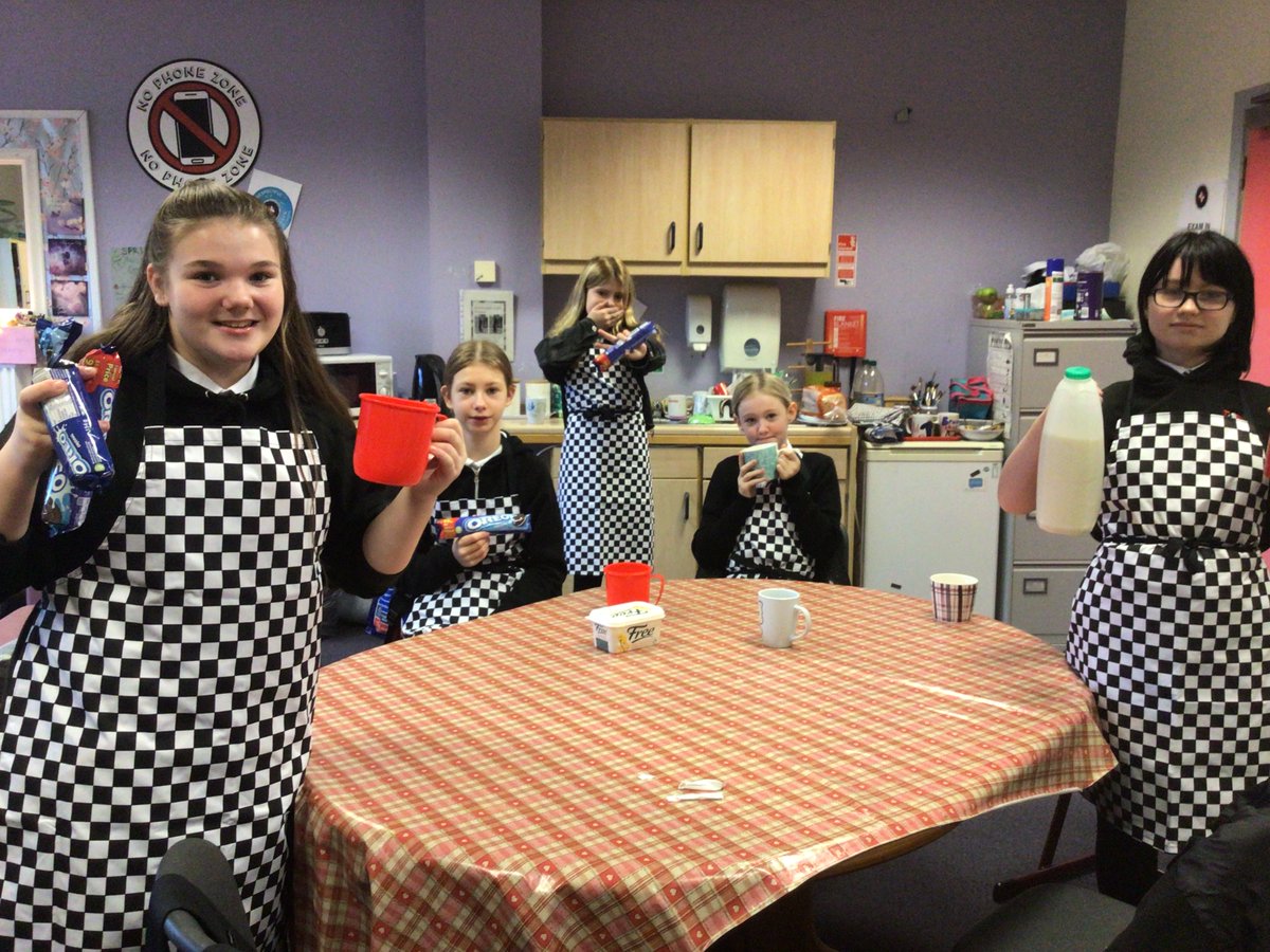 Miss_G_DHS's tweet photo. Fun Friday in @DHSPersDev this morning. We made some amazing cakes  in a mug using Oreos and milk!! A huge thanks to Alisha and Kayla for letting us know how to do it 😊👍😋 #nurture #lifeskills #helpingothers https://t.co/fGJZYFLXTH