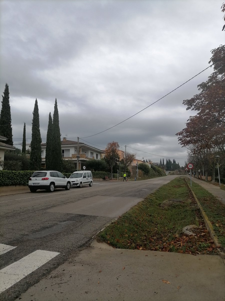 Proper dimecres 23/11 s'asfaltarà la carretera Figueres fins Racolta. De 8h a les 18h. Hi haurà senyalistes que facilitaran accés/sortida Grup Mont I Racolta. <a href="/Aj_Besalu/">Ajuntament de Besalú</a>  <a href="/DiputacioGirona/">Diputació de Girona</a>