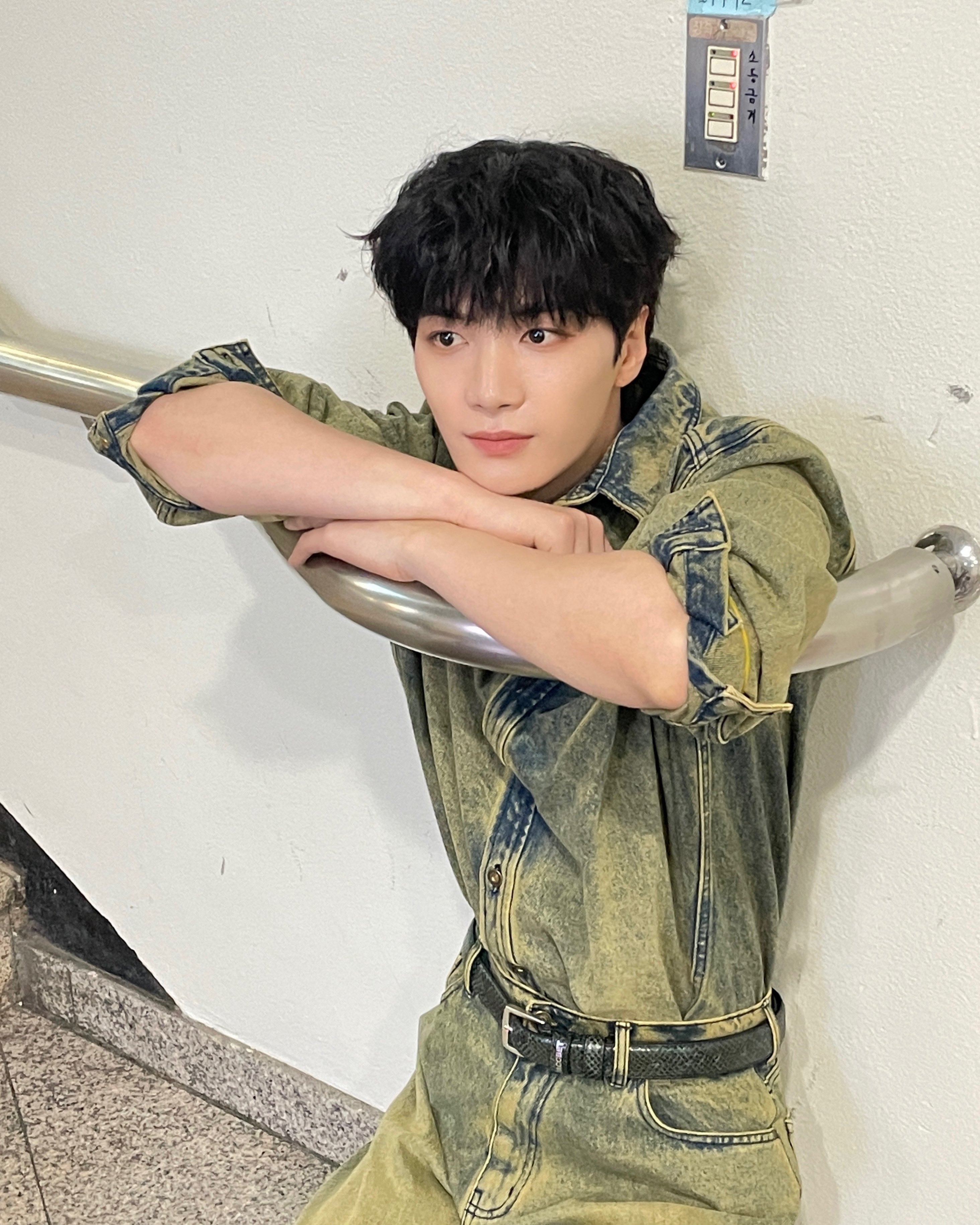 Fh1re7fVIAAmCKC?format=jpg&name=4096x409