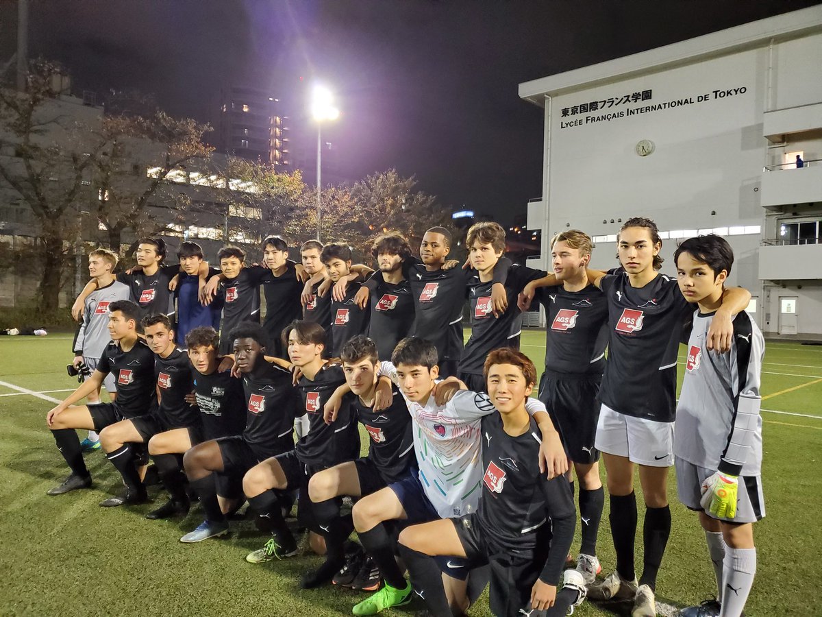 lfitokyo's tweet photo. #ALLEZLESBLEUS (AND BLACKS) DU #LFITOKYO ⚽
#Premiermatch de #football de la saison pour nos lycéens qui affrontent ce soir l'école #SaintMarys
1ere également pour notre nouveau maillot sponsorisé par @AGS_Movers Japan
#Porterhautnoscouleurs
@aefeinfo
@FLTfapee
@ambafrancejp https://t.co/XCCNTFkisP