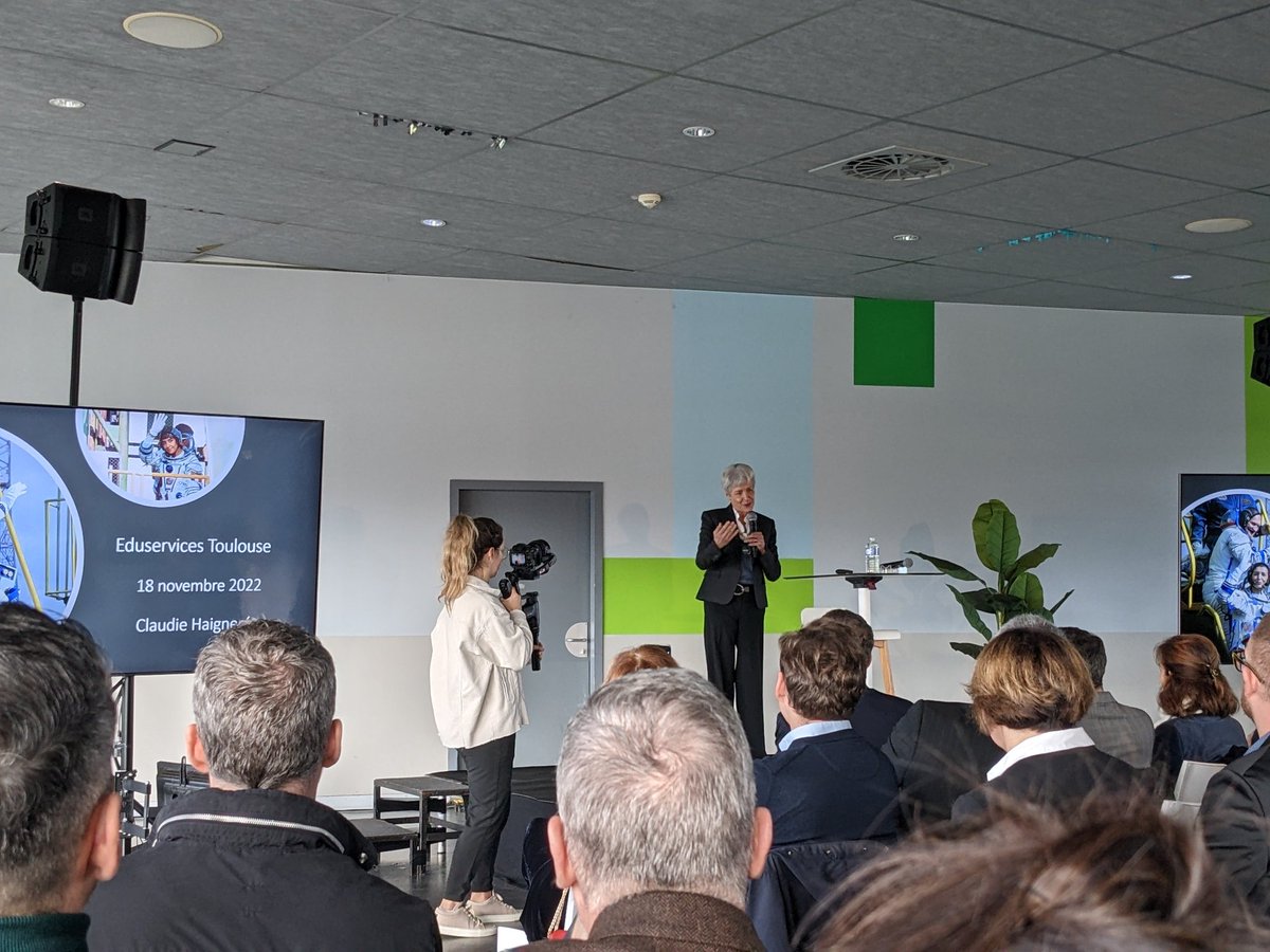 CcilMontigny's tweet photo. @claudiehaignere en direct du #GrandChallengeEduservices 🌌🚀🤩🤩🤩 @mcondesalazar https://t.co/HgZoHHb89R