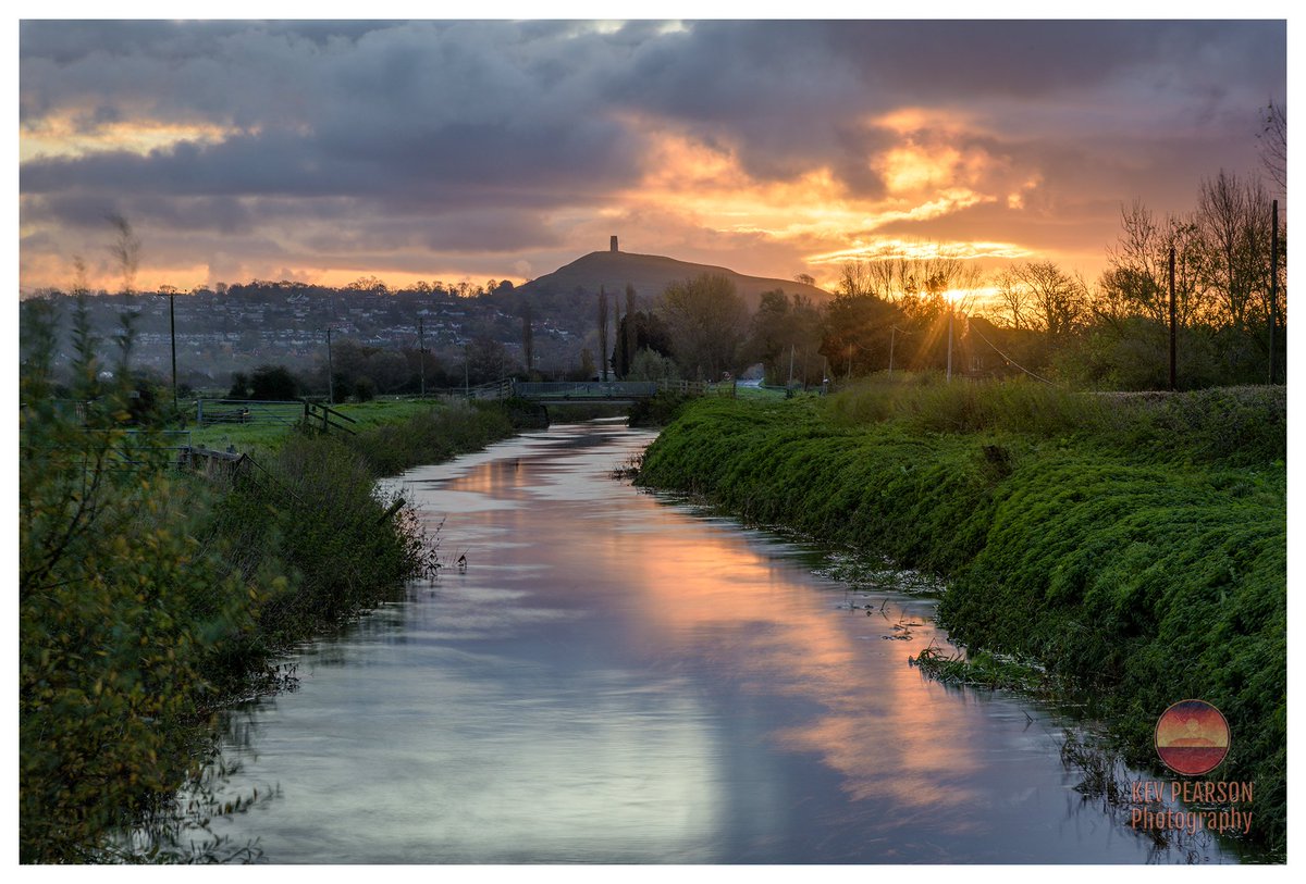 Great start to the day in Glastonbury🌤

#kevpearsonphotography #avalon #glastonbury #river #riverbrue #somerset #somersetlevels #somersetlevelsandmoors #morning #dawn #nikon #nikonphotography #nikonuk