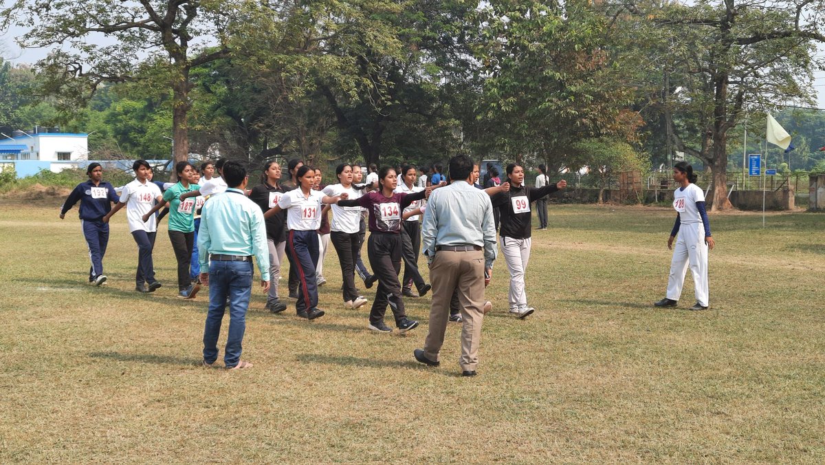 rdnss_kolkata's tweet photo. Shri Sagar Mondal and Shri Ramcharan Meena from @YASMinistry is present at East Zone Pre Republic Day Parade Camp 2022 at Kalyani University as observer @PIBKolkata @ianuragthakur @_NSSIndia @NisithPramanik @pibyas @pankajsinghips https://t.co/ZDU7NwNHYi