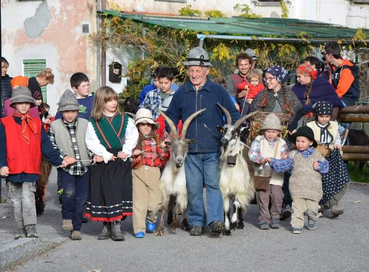 Nel weekend torna a Casargo  la Mostra Regionale della Capra Orobica
Programma completo sul sito montagnelagodicomo.it 
Foto dal nostro archivio 
#lakecomo #lagodicomo #montagnelagodicomo #valsassina #lecco #como #comolake #inlombardia