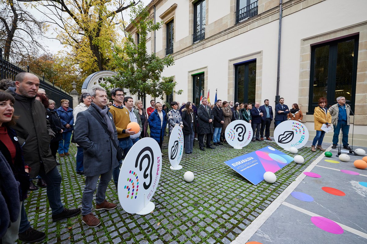 Eusko Legebiltzarrak bat egin du Euskaraldiarekin
➡️legebiltzarra.eus/portal/eu/web/…
El <a href="/PVasco_EuskoL/">Eusko Legebiltzarra</a>  se suma al <a href="/euskaraldia/">EUSKARALDIA</a> 
➡️legebiltzarra.eus/portal/es/web/…