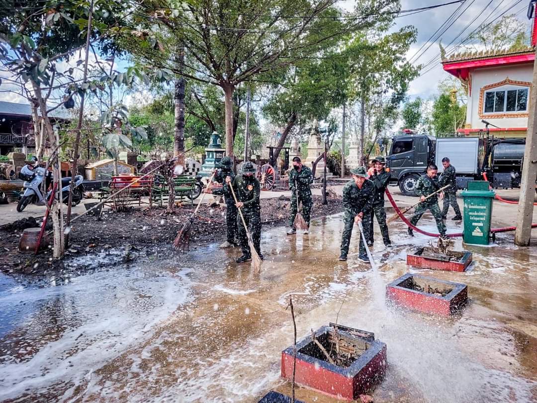 6irARMY's tweet photo. "Big cleaning day" ทำความสะอาดพื้นที่ได้รับผลกระทบ
📍กรมทหารราบที่ 6 ร่วมกับเทศบาลตำบลบุ่งไหม จัดกิจกรรม "Big cleaning day" พัฒนาฟื้นฟู ฉีดล้างทำความสะอาดชุมชนบ้านท่ากกเสียวหลังน้ำลด
#กรมทหารราบที่6
#ค่ายสรรพสิทธิประสงค์
#กองทัพบกช่วยเหลือประชาชน
#น้ำท่วมอุบล2565
#SaveUbon https://t.co/YY6xwjcGac