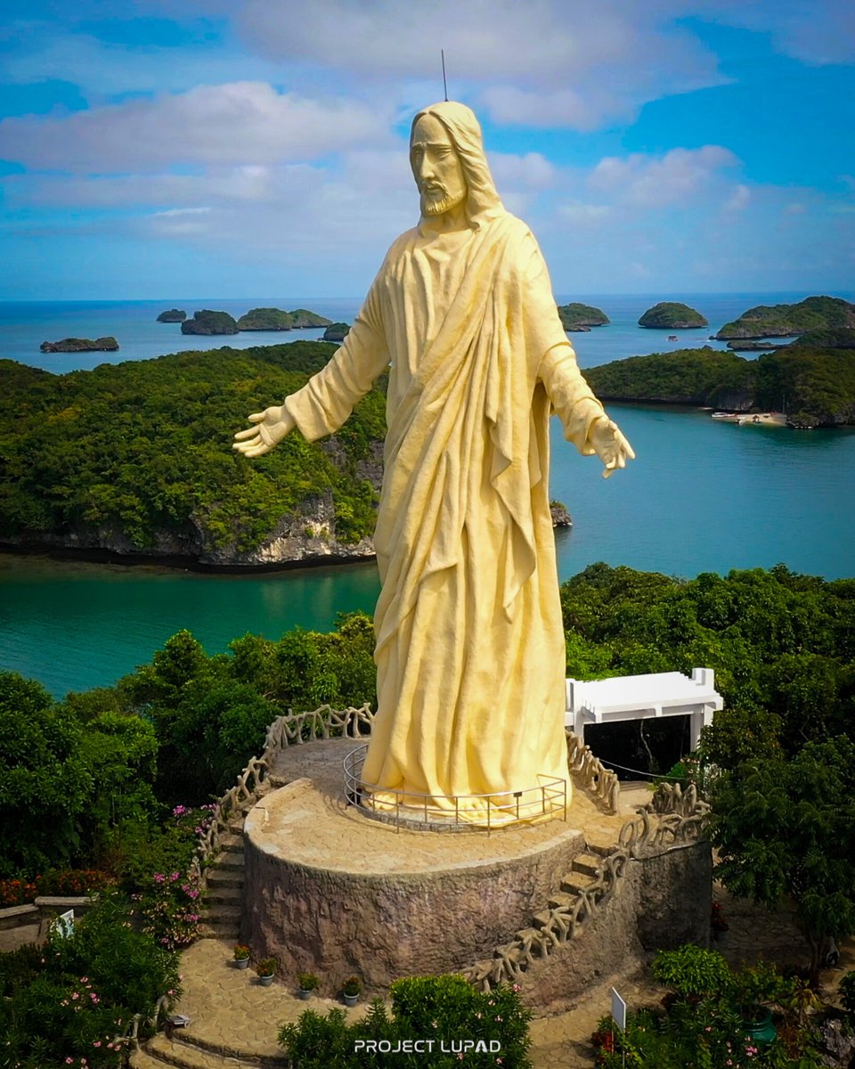 ProjectLUPAD's tweet image. Christ the Savior atop Pilgrimage Island at Hundred Islands National Park in Alaminos, Pangasinan, Philippines. 🇵🇭
