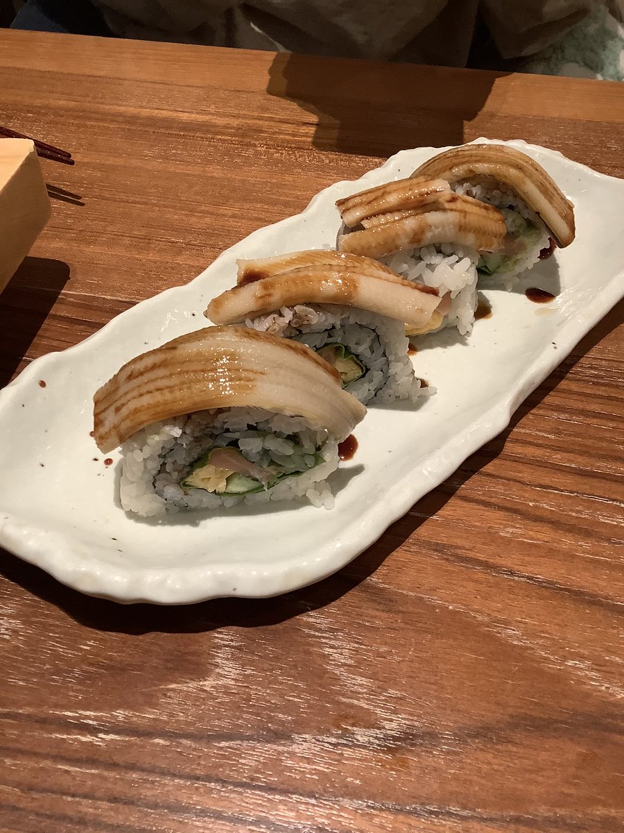 WmFta's tweet photo. 人生初の寿司食べ放題
胃袋的に三十路でやることではないと思いつつ、
思いのほか美味しくてびっくり
意地と根性で食べました…

あと、寿司って綺麗だなー https://t.co/JiRVgkqlyw