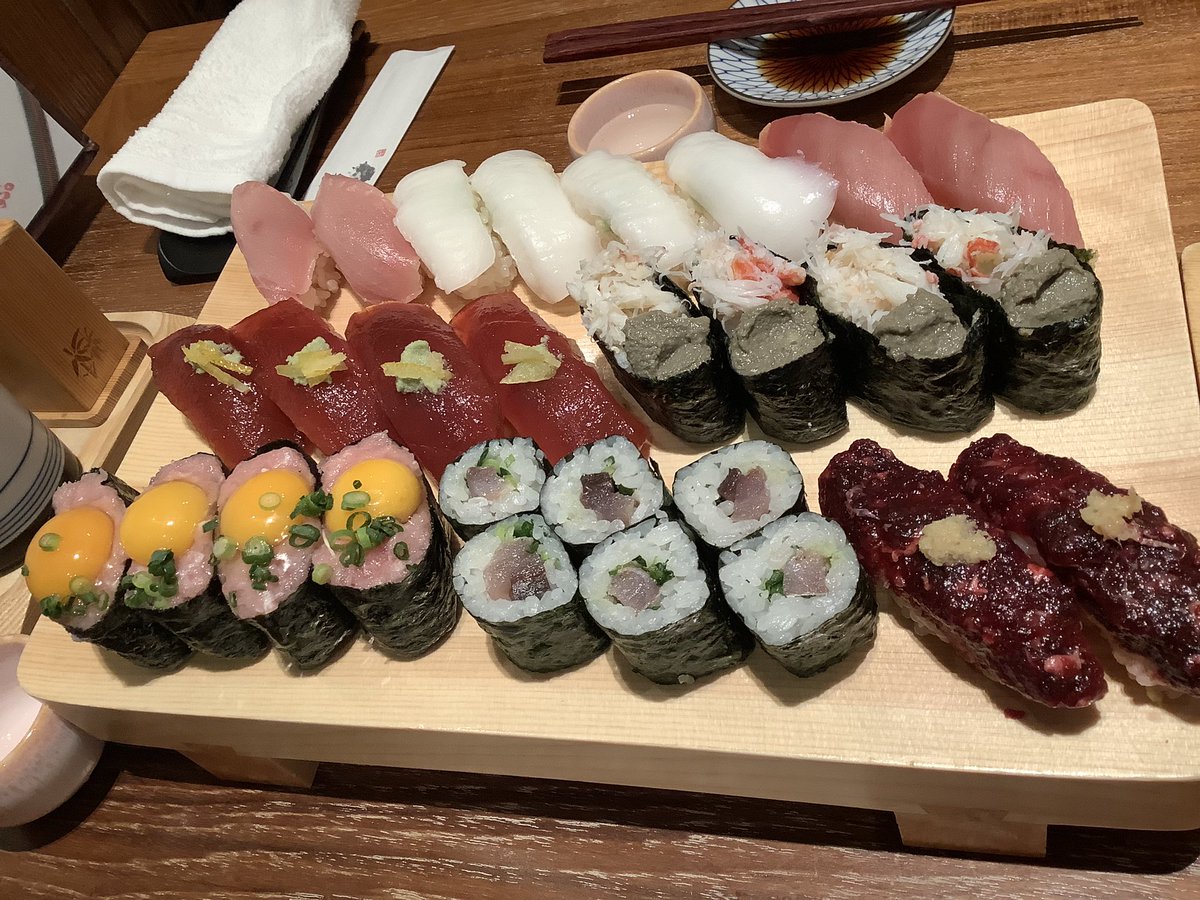 WmFta's tweet photo. 人生初の寿司食べ放題
胃袋的に三十路でやることではないと思いつつ、
思いのほか美味しくてびっくり
意地と根性で食べました…

あと、寿司って綺麗だなー https://t.co/JiRVgkqlyw