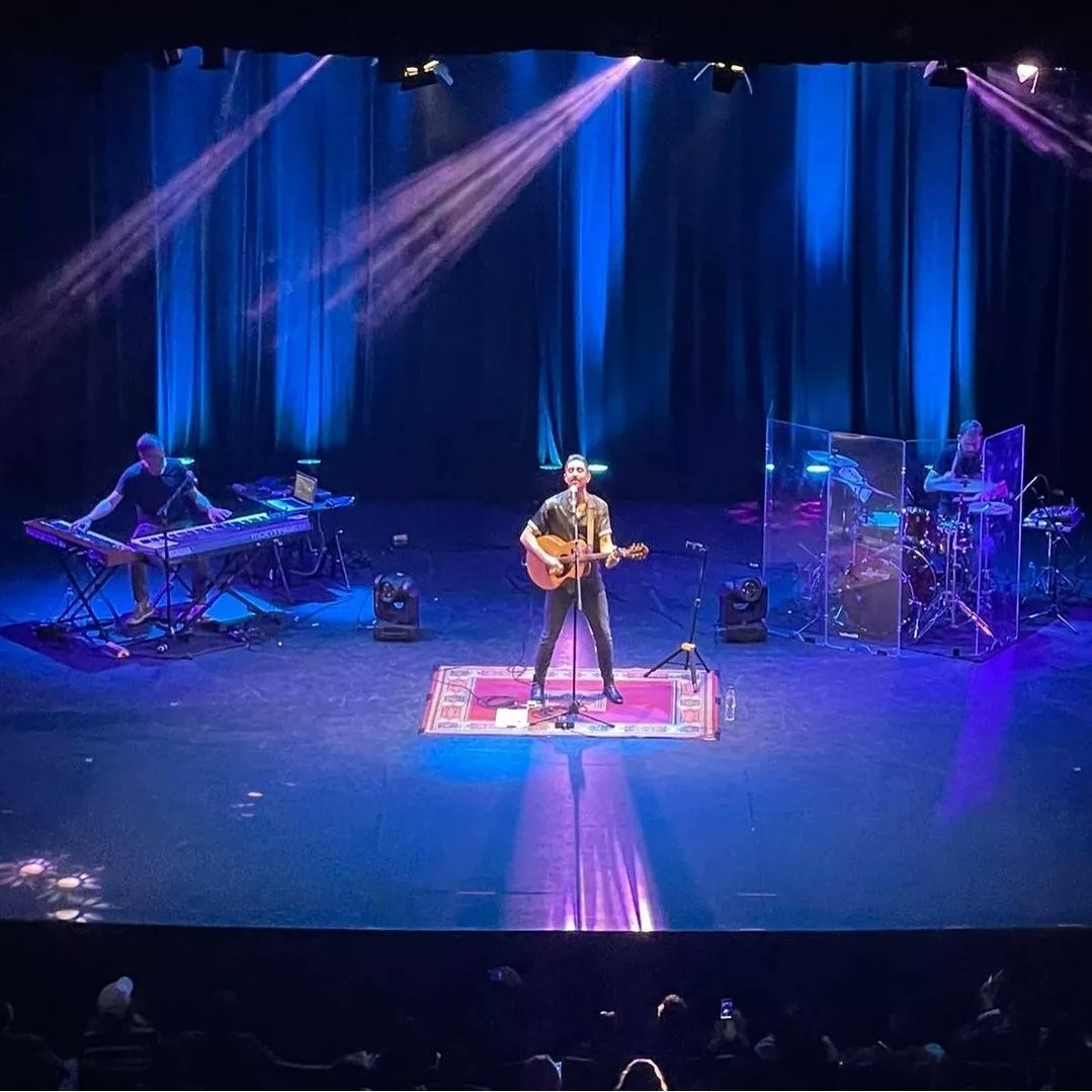 alexclub_ubago's tweet photo. Para terminar la semana aqui os dejamos,os compartimos unas fotos y videos del concierto de @AlexUbagoficial en #Quito le deseamos todo lo mejor y que  disfrute mucho de estos conciertos, ojala podamos verte pronto en concierto por #España tambien #AlexUbago20añoscarrera https://t.co/vtKCnIE4od