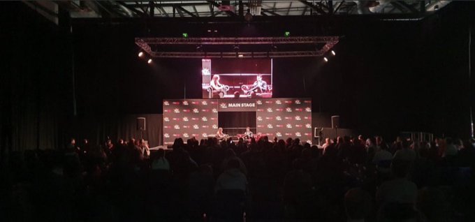 If Twitter dies REMEMBER:  You can pose in underwear and interview stars, you can make bad ass armour<a href="/tag/dungeonsanddragons"class="tags"><span>#dungeonsanddragons</span></a>