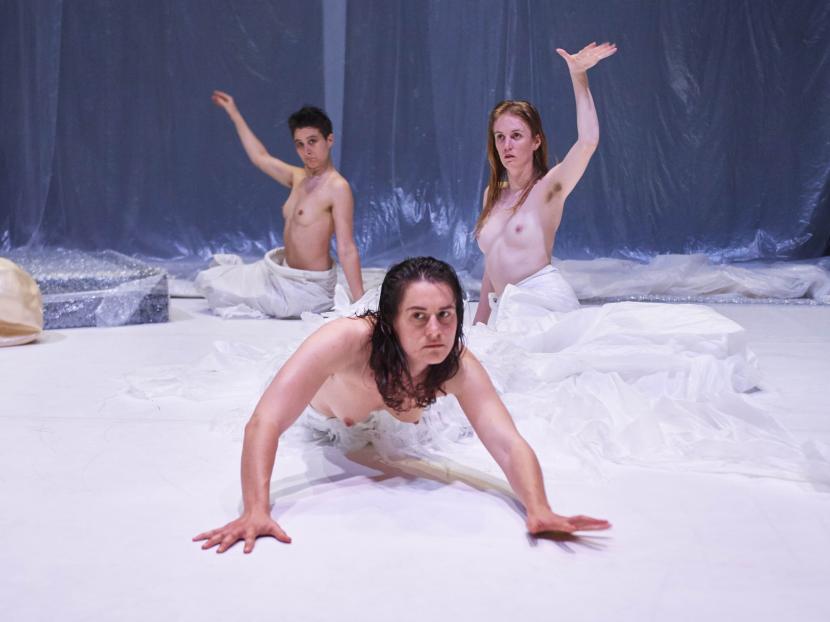 Les sirènes existent (oui oui oui) 😮🤩 Direction le #FestivalTNB pour en voir, les 19 et 20 novembre ! Un spectacle impertinent, qui bouscule le mythe, avec les trois Rennaises de la compagnie 52 Hertz. À découvrir sur #IciRennes 👇
metropole.rennes.fr/festival-tnb-c… #Rennes