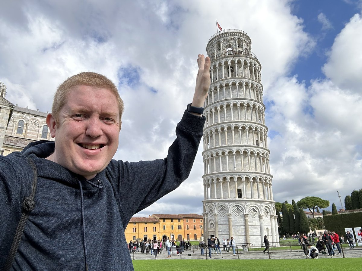 StephenMNewport's tweet photo. Good morning from Somewhere I promised myself as a child I would come to - #childhoodmission ☑️ #Pisa #supportingthetower #thatpicture and the high fives thing is real 😂😂😂🙌🙌 #leaningtowerofpisa https://t.co/mcRJArXINW
