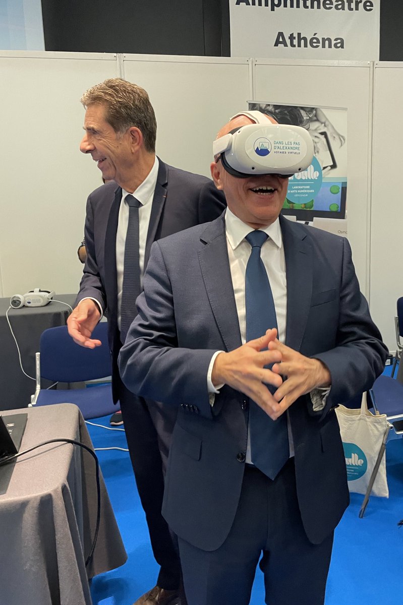 Au Stand « dans les pas d’Alexandre » jeune maralpin qui permet grâce aux casques de réalité virtuelle de donner de la joie dans les EHPAD en transportant les résidents dans ses voyages ! 

Une belle initiative en direction de nos aînés.