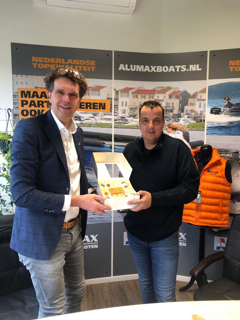 mkbnlnoord's tweet photo. Voorzitter MKB Drenthe @HilbertWiechers bracht vandaag vanwege de #DagvandeOndernemer 2022 een bezoek aan de Meppelse botenbouwer @AlumaxBoats. #bedanktvoorjeondernemerschap @DagvdOndernemer @MKBNL @IBDondernemer @jurgenelshof https://t.co/h2M38ALPIk