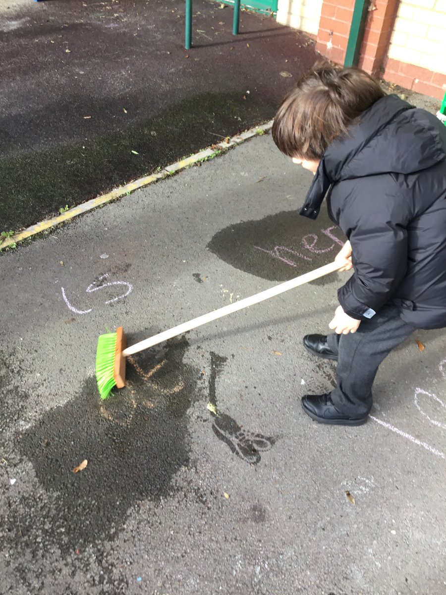 Trelai Primary on Twitter "Reception children playing ‘key word sweep’."
