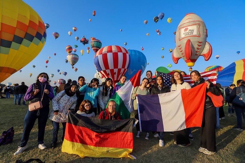 municipio_leon's tweet photo. Los grandes eventos suceden en #León 🦁✨, hoy estamos listos para compartir con el mundo la magia del Festival Internacional del Globo 🎈, una experiencia incomparable que reúne a las familias en un ambiente de alegría 🥳, color y reactivación económica. https://t.co/4OC5oXHCeG