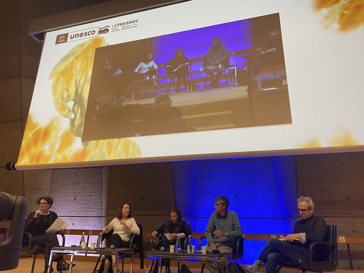 philomonaco's tweet photo. 🥺 C’est le dernier panel du Colloque « L’humain qui vient », « Les animaux, les arbres, les rivières et nous ». La discussion est modérée par @RaphaelZaguryOr, avec #AnneSimon, #JacquesTassin, @CamilledeToledo et #JoëlleZask 🔗 Visionner en ligne ici : https://t.co/1Y90ayW9Kz https://t.co/U0POeim1It