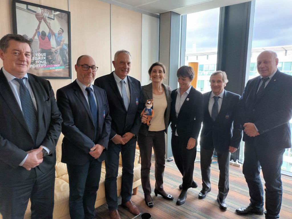 A 80 jours des mondiaux, point d'étape avec Madame la Ministre des Sports et des jeux olympiques <a href="/AOC1978/">Amélie Oudéa-Castéra</a> sur la préparation des Championnats du monde. Un grand merci à la DIGES pour son expertise et son soutien sans faille.
Toya était ravie👌😃