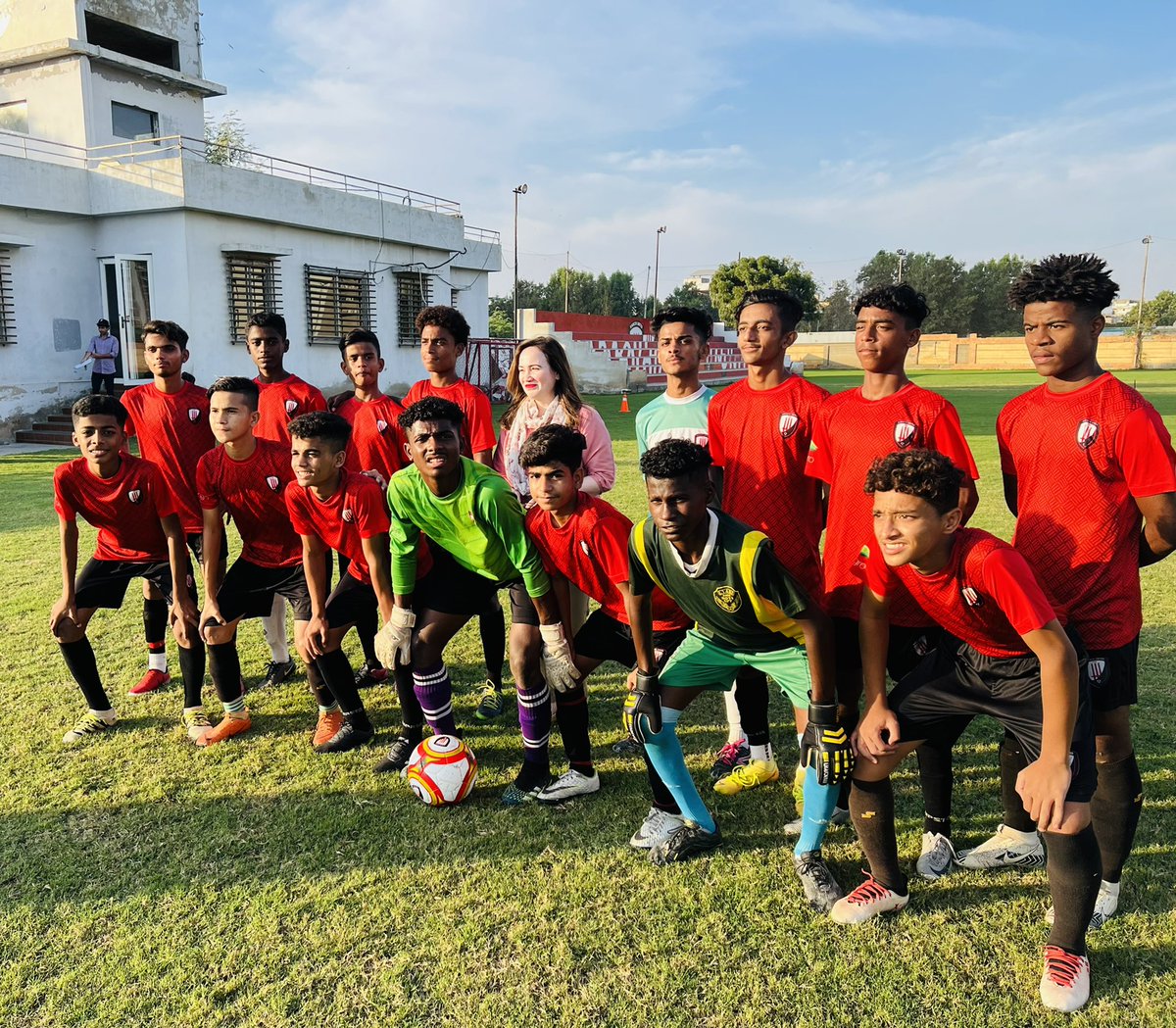 sabeen_naz_'s tweet photo. And in the middle of my chaos; there were these young footballers from Lyari. 
Thank you #Karachiunited and #Kiranfoundation I feel very content and happy to have been a part of their journey towards their better future.
#supportpakistanfootball https://t.co/DOLu2IUrIe