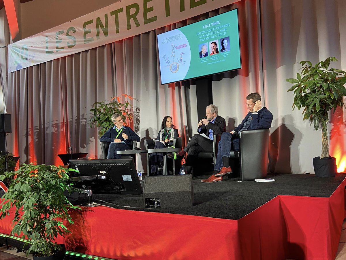 Valpre's tweet photo. 🗣 @ericampos1 aux Entretiens de @Valpre 
➢ "La crise va nous aider à mieux connaitre le monde »
➢ « C’est dans le #collectif,  par l’expérimentation et l’action que nous créerons les nouvelles règles du jeu »

@Credit_Agricole @FondationGCA @VdeFeligonde @LaCroix

#EDV2022 https://t.co/IrupOekA3X