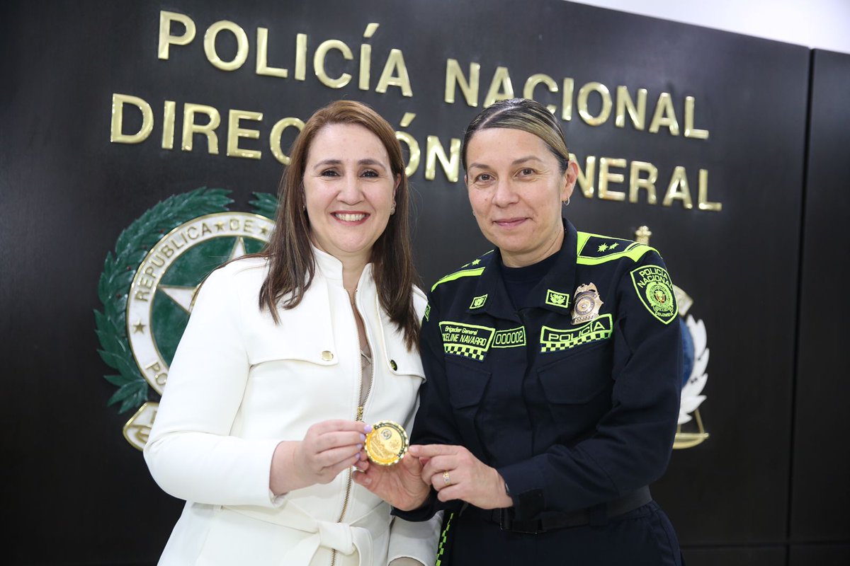 DirectorPolicia tweet picture
