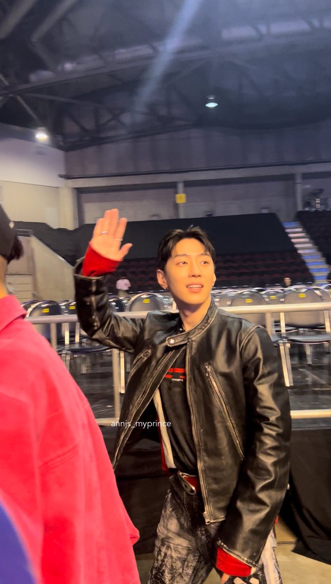 annjs_myprince's tweet photo. คิดถึง อยากเจออีก😭🤍🫶🏻
@callmeGRAY @longlivesmdc
#GRAY #SimonDominic #AOMG
#Kpop_SuperModelFestBKK2022 #SBSMedianet #그레이 #사이먼도미닉 https://t.co/XyxMxhuJNM