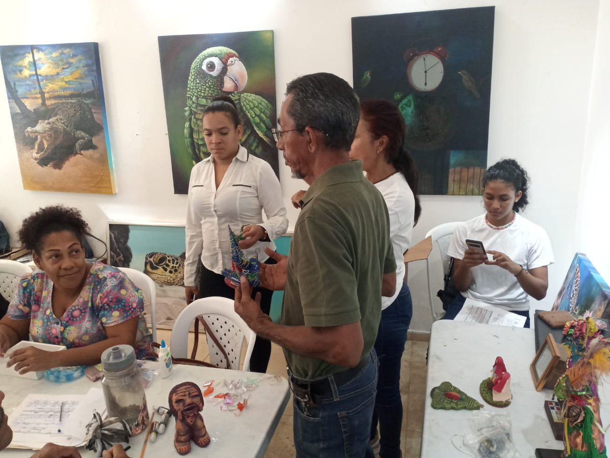 araujo_cristal's tweet photo. Con la participación de 19 maestros artesanos, termina el Taller de Resina Epoxica, impartido por expertos en la Casa Nacional de la Artesanía. La jornadas formativa, también incluyó un Curso de Análisis, Costos y Fijación de Precios de Ventas Artesanales.
#FODEARTE
#FEDARTERD https://t.co/bQRi7qH4iO