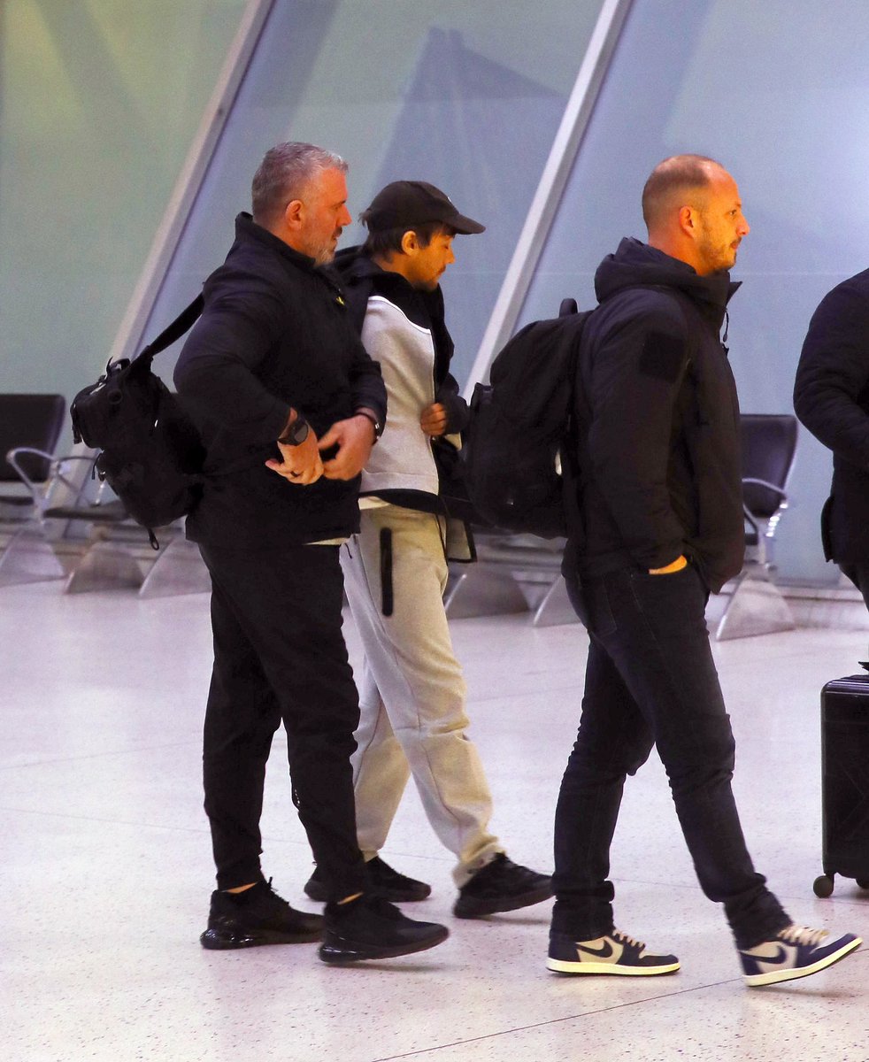 KingsMediaHL's tweet photo. 📸 | Louis at the airport today! https://t.co/2UQymx3L8a