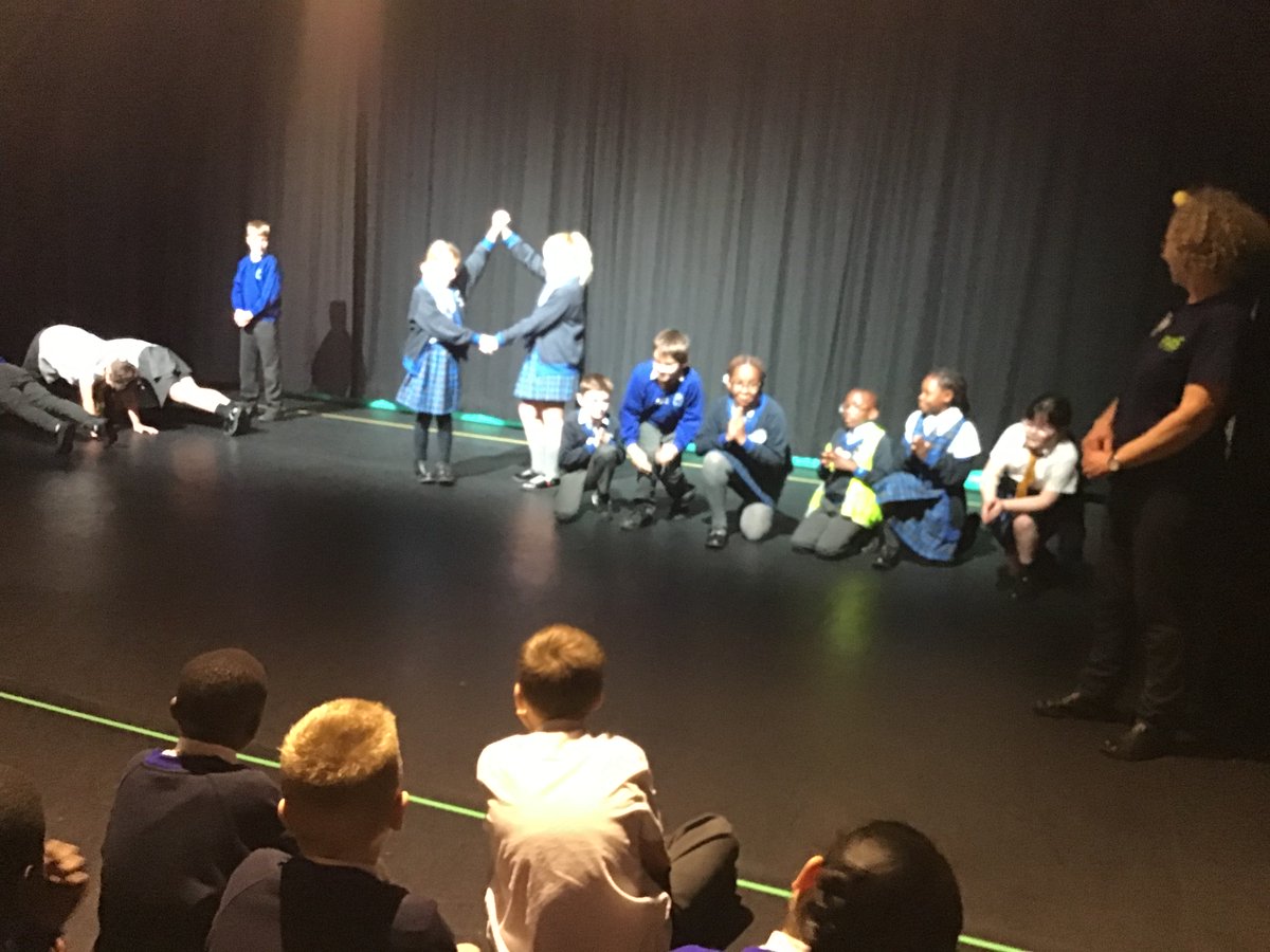 stmarysrcmidd's tweet photo. 4G visited the M6 theatre today to link up with our new #linkingproject school. We had a brilliant day enjoying the Sunflowers and Sheds performance, making new friends and learning how to improvise and perform! https://t.co/BIQ6EhzDow