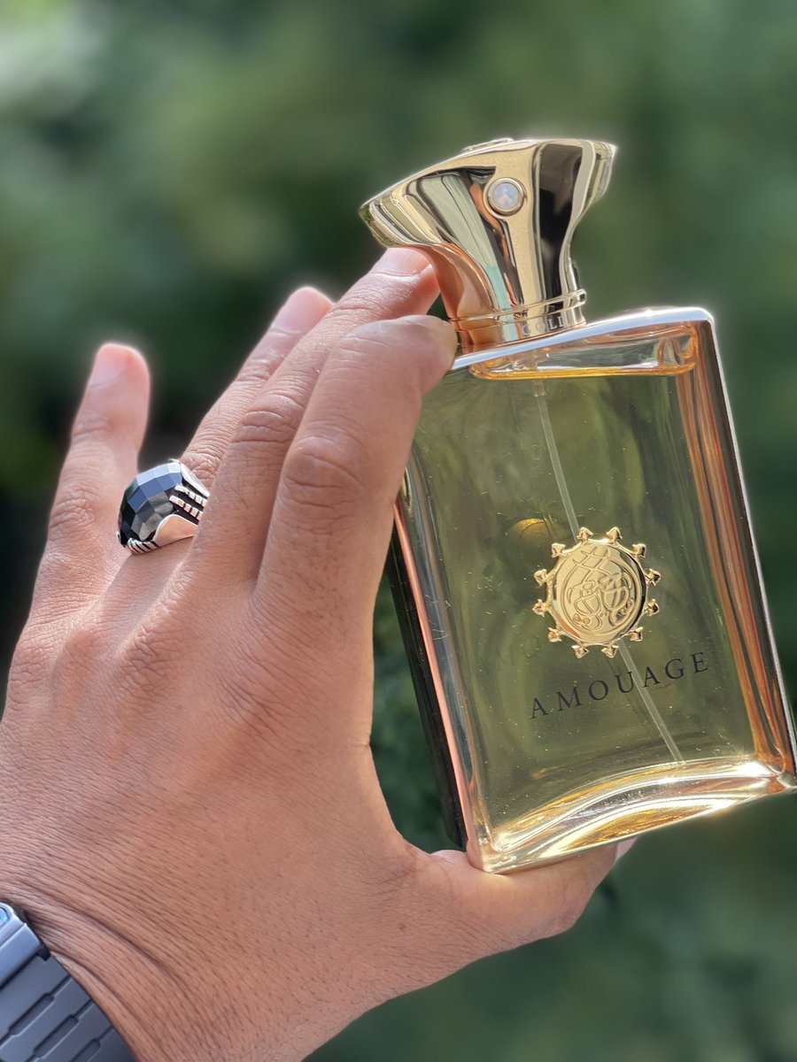 #رابطة_عشاق_العطور عمان سيرة عطرة توج شذاها بعبق مولد سلطان حكم القلوب بحفظه لنوادر زهور العرب وكنوز الطبيعة وثقافة عطريه قل نظيرها حتي غدا وردة شرفت بحمل اسمه ومن هيبات نفحاته كانا عطري جولد رحم الله السلطان قابوس وغفرله ومباركا لعمان يوم عيدها 🌹