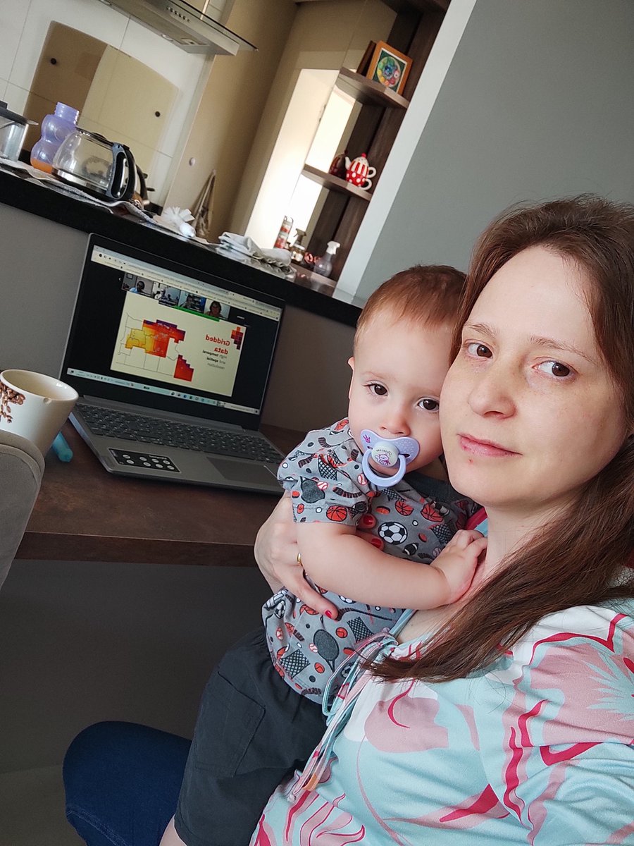 <a href="/edelponte/">Emerson Del Ponte</a> <a href="/AlvesKS_/">Kaique Alves</a> @beetpathologyny Watching Kaique's presentation about his outstanding research with my little one. Thanks <a href="/edelponte/">Emerson Del Ponte</a> and <a href="/AlvesKS_/">Kaique Alves</a> for the opportunity to be here!