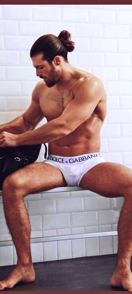 Que os escandalizais por esto? aquí tenéis 1452356 tazas guapas
 ¡ah! y un tazón 

Ale a rezar....

#CanYaman
#DolceGabbana