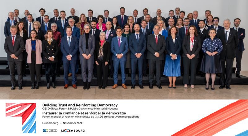 Deze week ben ik in Luxemburg bij de OECD conferentie aanwezig. Ik sprak daar met een internationaal gezelschap van bestuurders en experts over het bouwen van vertrouwen en het versterken van democratie. En over de kwalijke rol die desinformatie daarbij speelt.