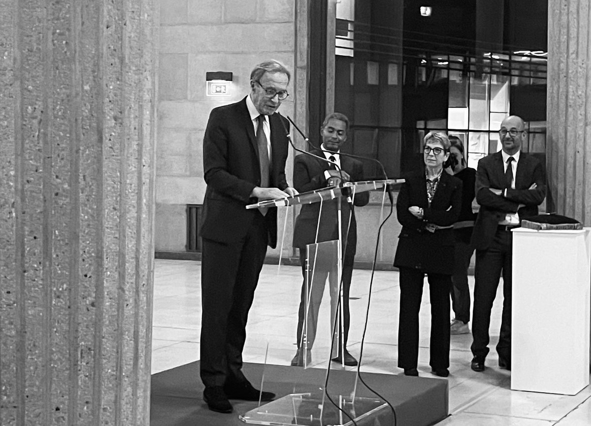 junique_s's tweet image. Remise des insignes de chevalier de la légion d’honneur à @DomimutJoseph par @EtienneCaniard : juste reconnaissance pour cette dirigeante #mutualiste, au grand coeur, qui a fait de l’#Égalité des droits, de #AccèsSoins &amp;amp; de la place des #Femmes dans la société un combat ! #Fierté