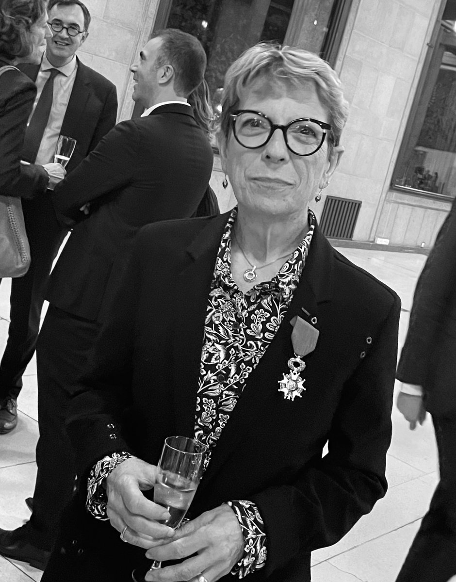 junique_s's tweet image. Remise des insignes de chevalier de la légion d’honneur à @DomimutJoseph par @EtienneCaniard : juste reconnaissance pour cette dirigeante #mutualiste, au grand coeur, qui a fait de l’#Égalité des droits, de #AccèsSoins &amp;amp; de la place des #Femmes dans la société un combat ! #Fierté