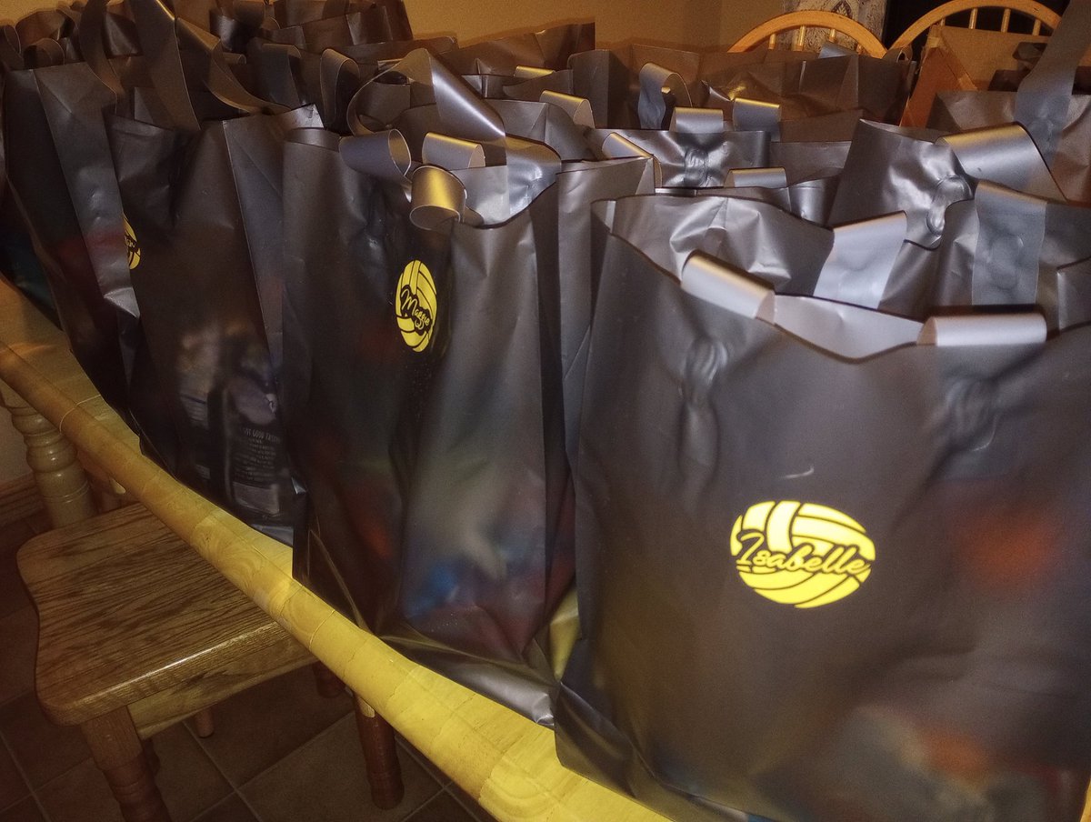 MHSTigersFootb1's tweet photo. To our Volleyball team. You put in a ton of hours for the love of volleyball and we know you wouldn’t have it any other way! We are proud of how far you have come on this journey! We will cheer you on from near and far! We hope you enjoy your snack bags from the Football team! https://t.co/mp0lmRlKBv