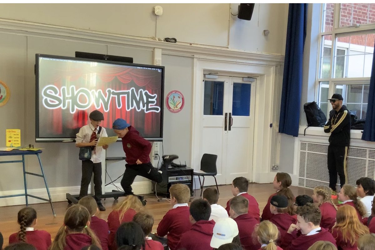 Year6SouthCamPr's tweet image. Wowza! What a day with @MrMCGrammar 
#MCGrammar #ReadingIsAmazing #WeLoveSouthCamberley