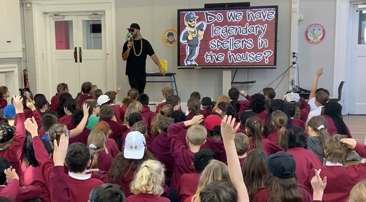 Year6SouthCamPr's tweet image. Wowza! What a day with @MrMCGrammar 
#MCGrammar #ReadingIsAmazing #WeLoveSouthCamberley