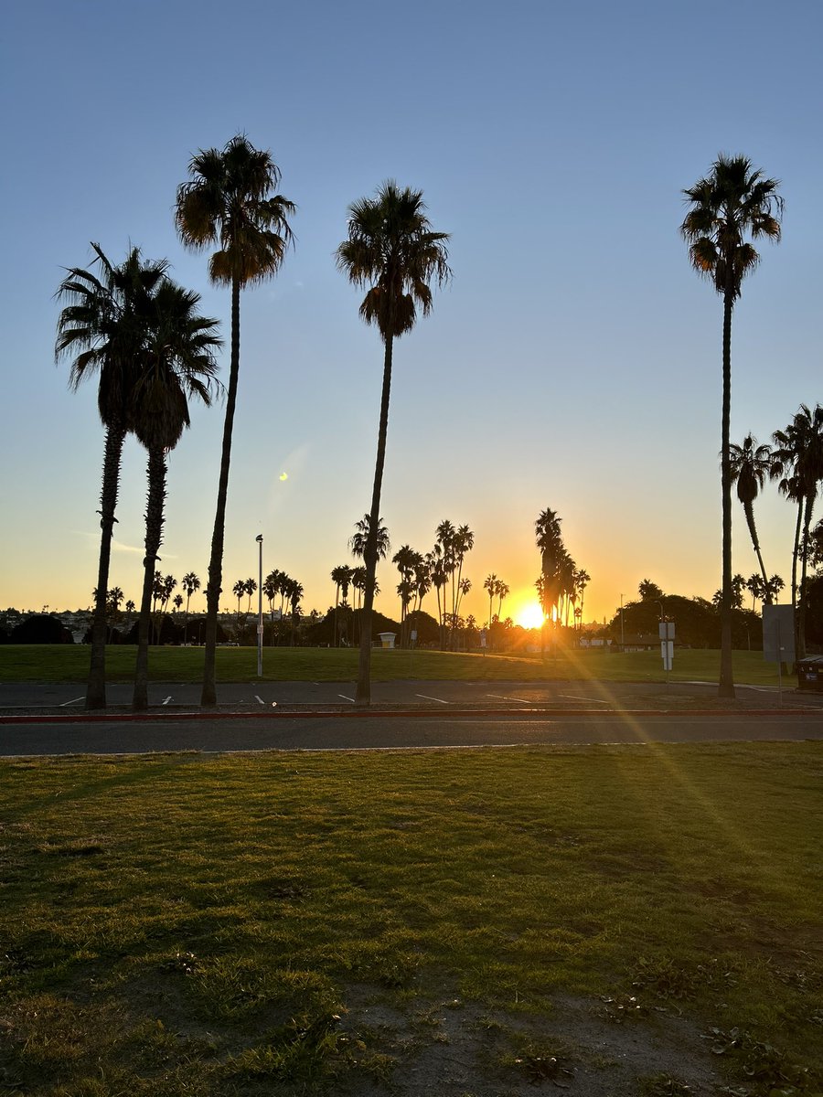 Happy Friday from day two of the <a href="/BLLLeaders/">Board of Latino Legislative Leaders (BLLL)</a> summit @Karen_Alzate26 <a href="/RepBerrios/">Maria A. Berrios</a> <a href="/SaenzSarah/">Sarah Saenz</a>