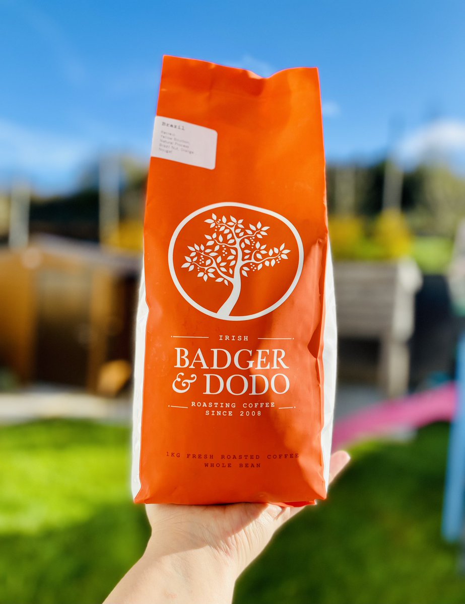 EleanorSully's tweet photo. It’s been a rubbish week courtesy of a nasty head cold so my boys got a new bag of @BadgerAndDodo beans to keep me going. Buying direct from 1 of their 2 locations in #Cork city = freshly roasted 🤤 ☕️
#MakeYourOwnSunshine #BuyLocal #ShopLocal #IndependentCoffeeRoaster #CorkBoi https://t.co/dmHsXbK5rY