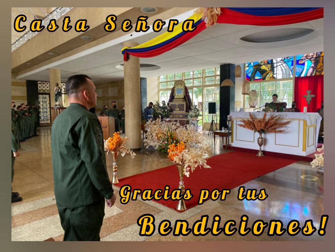 ARNOSF's tweet photo. #18Nov Doy gracias a Dios y a ti Virgen de Chiquinquirá por cuidar y guiar nuestros pasos como Hombres de Carrubio. “No nos dejes solo en momentos difíciles y has que seamos dignos hijos de ti, que eres mi madre.” 
@NicolasMaduro 
@vladimirpadrino 
@GNBCmdteGral 
@Amgnb_FanbV https://t.co/1YsyYddOqU