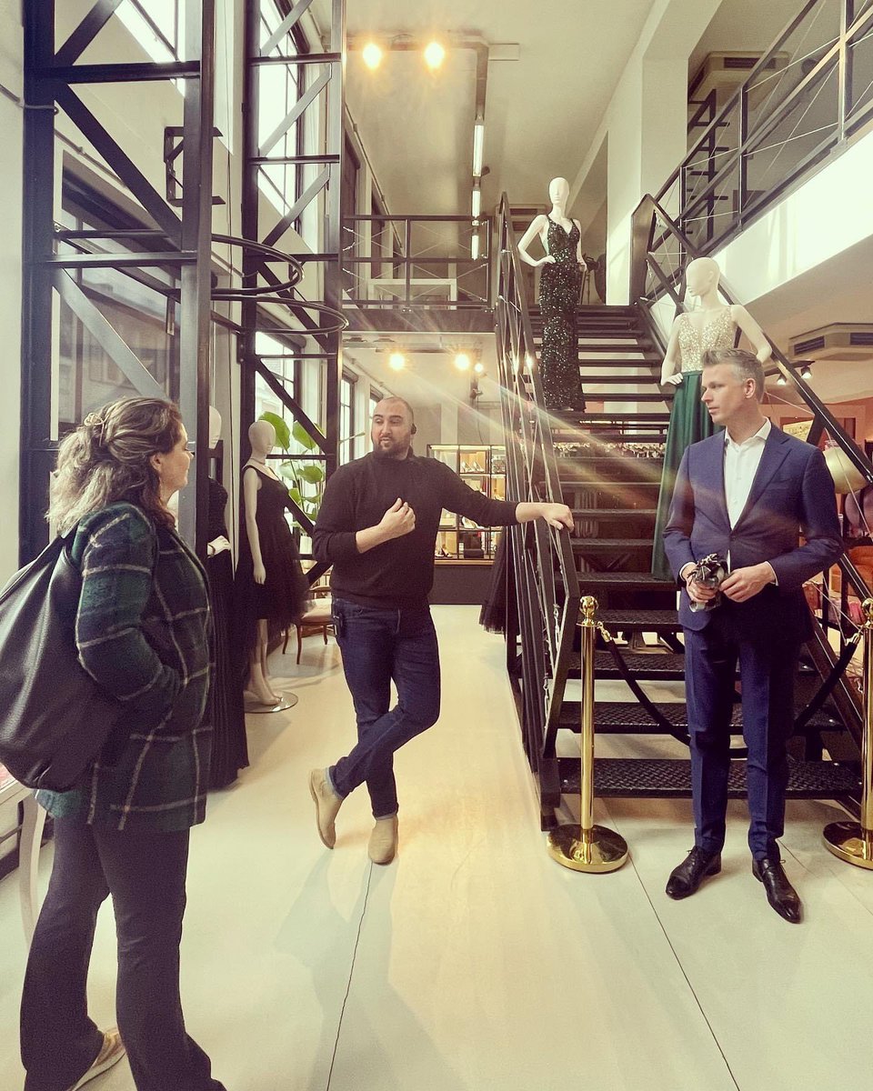 Samen met <a href="/BarbaraKathmann/">Barbara Kathmann</a> op bezoek bij enthousiaste ondernemers in Sittard, zoals Roman Rutjens met zijn fantastische zaak Dresses Boutique. #dagvandeondernemer