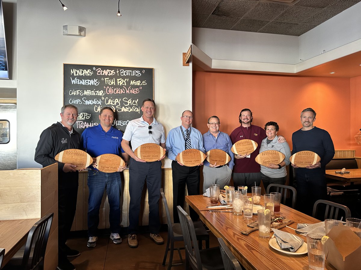 Celebrating a Three Year Partnership and Many More to Come! 

lloydengineers.com/news/celebrati…

#TUHSD #Tempe #TUHSDSTRONGER #TempeUnionHighSchoolDistrict #mountainpointe #marcosdeniza #desertvista #temptehigh #mcclintock #coronadelsol
